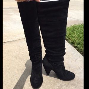 Jessica Simpson knew high black boots